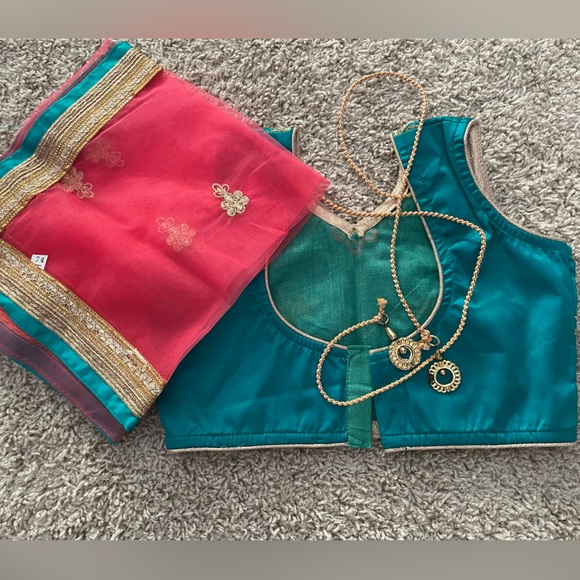 NWOT 3 piece kids lehenga choli in size 24 - Picture 2 of 8